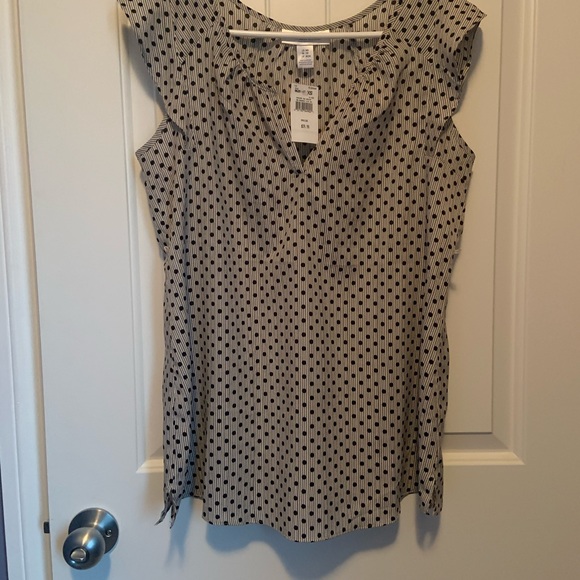 ✨HOST PICK ✨2/$25 🌺NWT MaternityBlouse w flutter sleeve - Picture 2 of 7